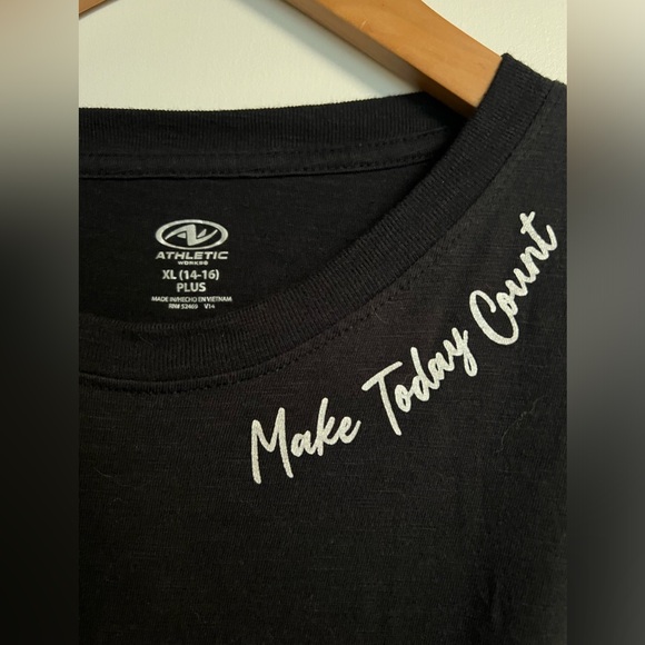 (🍂BOGO) Cropped Long Sleeve - Picture 3 of 3